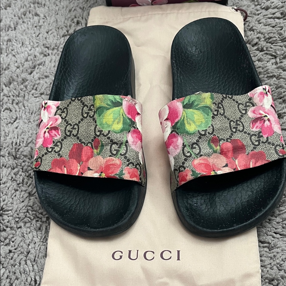 Gucci Black Sandals with Colorful Floral Strap - Picture 5 of 5
